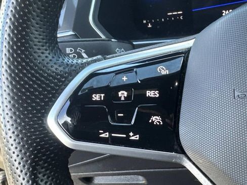 Used 2023 Volkswagen Tiguan SE R-Line image 8