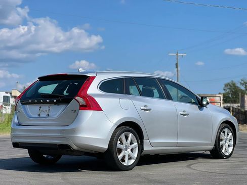 Used 2016 Volvo V60 T5 Premier w/ Convenience Package FWD image 5