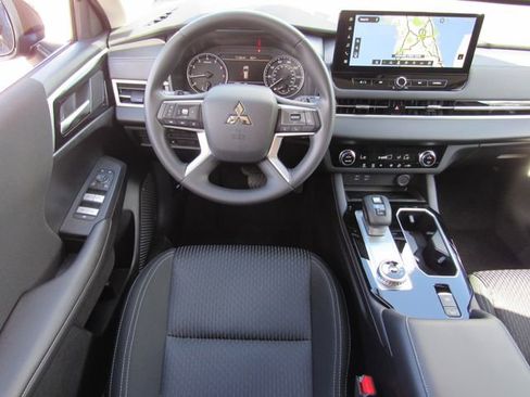 New 2026 Mitsubishi Outlander ES FWD image 17