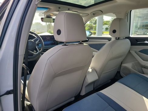 Certified 2025 Volkswagen Jetta SE image 13