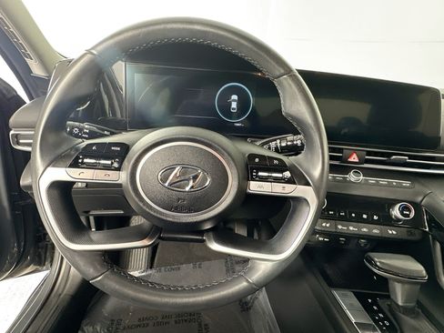 Used 2023 Hyundai Elantra Limited FWD image 11