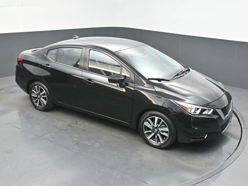 Used 2021 Nissan Versa SV FWD image 30