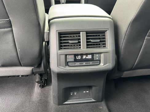 Certified 2022 Volkswagen Atlas SE w/ Panoramic Sunroof Package image 32