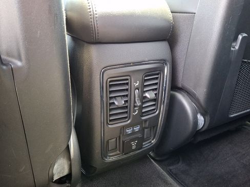 Used 2021 Jeep Grand Cherokee Limited w/ Premium Lighting Group AWD/4WD image 12