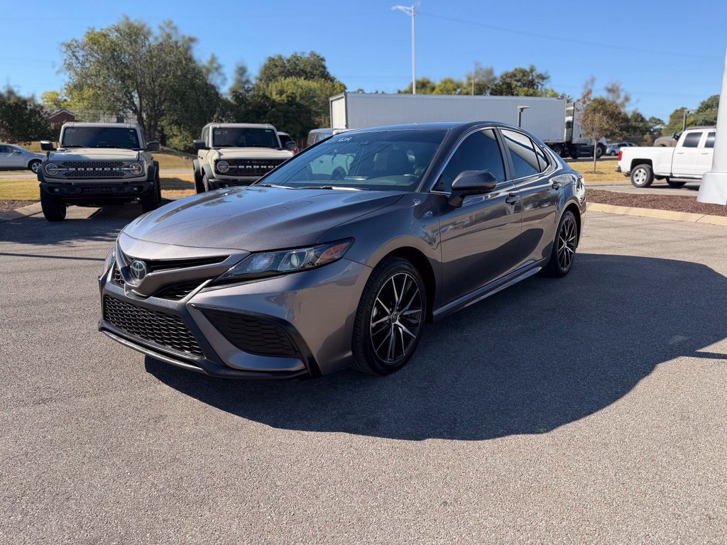 Used 2023 Toyota Camry SE FWD image 3