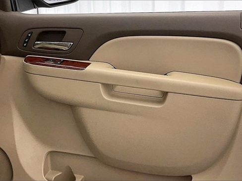 Used 2013 Chevrolet Suburban LTZ image 22