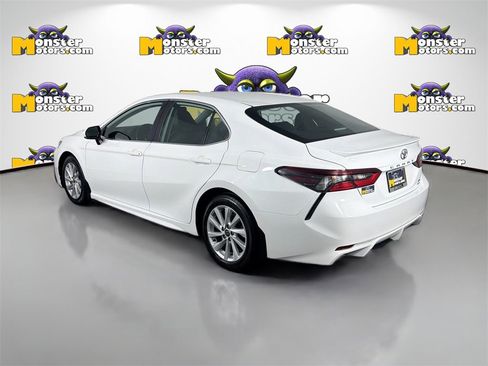 Used 2022 Toyota Camry SE image 7