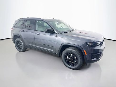 New 2025 Jeep Grand Cherokee Laredo image 1