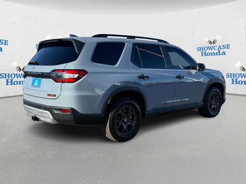 Used 2024 Honda Pilot TrailSport image 8