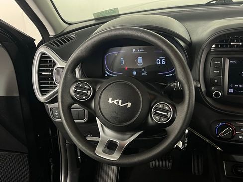 Used 2025 Kia Soul LX image 14