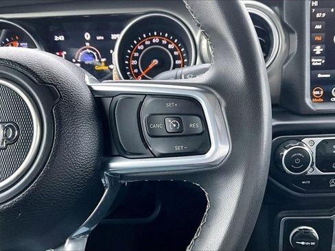 Used 2023 Jeep Gladiator Overland image 13