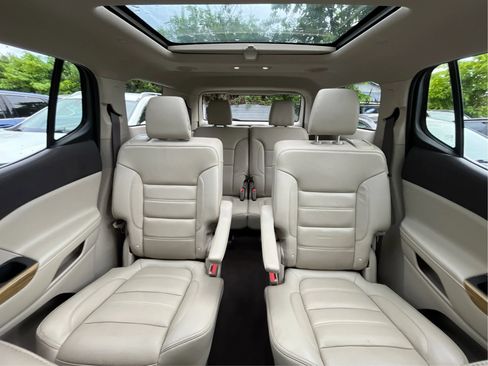Used 2018 GMC Acadia Denali w/ Technology Package FWD image 14