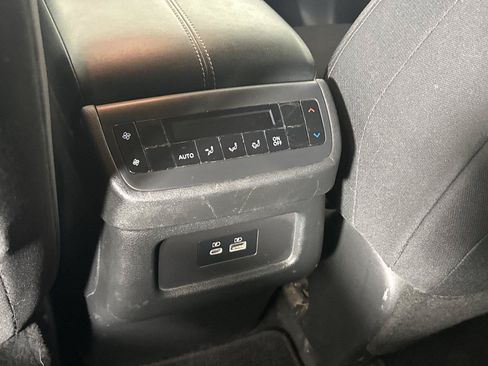Used 2022 Nissan Pathfinder S AWD/4WD image 24