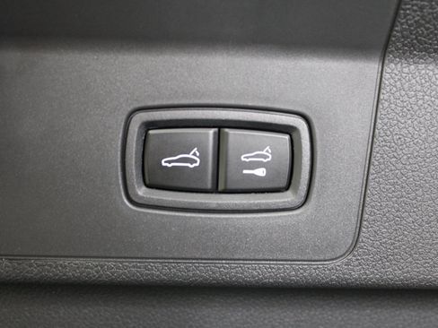 Certified 2025 Porsche Panamera 4 image 18