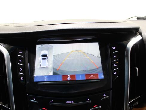 Used 2019 Cadillac Escalade Premium Luxury w/ LPO, Radiant Package AWD/4WD image 15