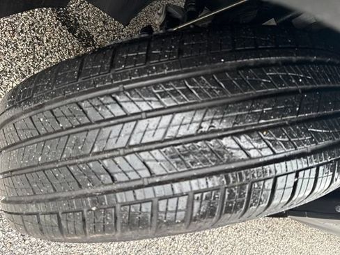 Certified 2025 Volkswagen Taos SE image 36