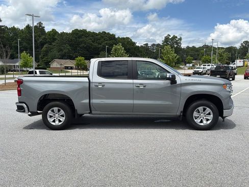 Used 2025 Chevrolet Silverado 1500 LT RWD image 8