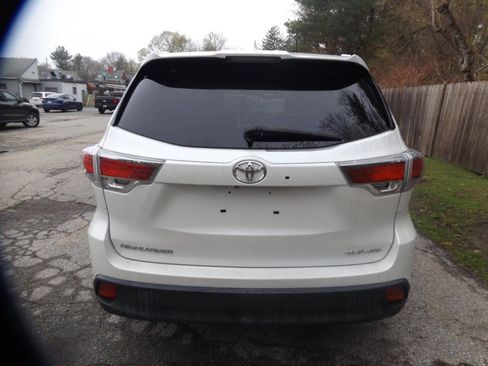 Used 2015 Toyota Highlander XLE AWD/4WD image 4