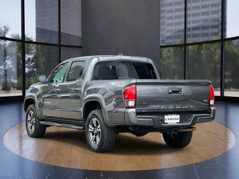 Used 2018 Toyota Tacoma TRD Sport image 6