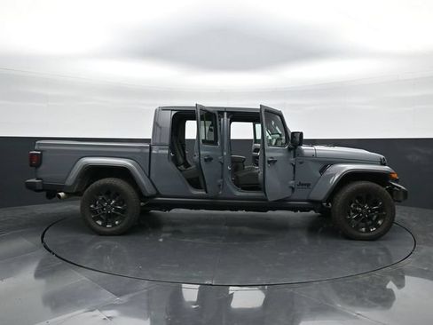 Used 2025 Jeep Gladiator Sport AWD/4WD image 44