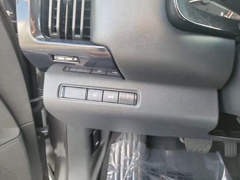 Used 2025 Nissan Pathfinder SV FWD image 33