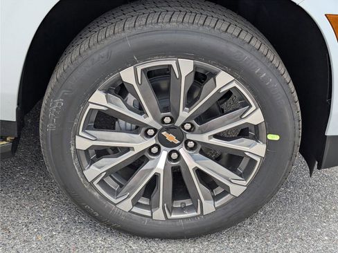 New 2026 Chevrolet Suburban High Country AWD/4WD image 7