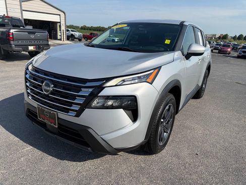 Used 2024 Nissan Rogue SV FWD image 37