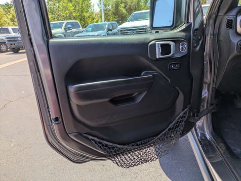 Used 2019 Jeep Wrangler Unlimited Sport S AWD/4WD image 12