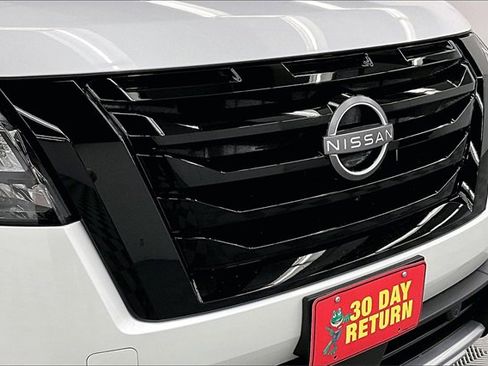 New 2025 Nissan Pathfinder Platinum image 14