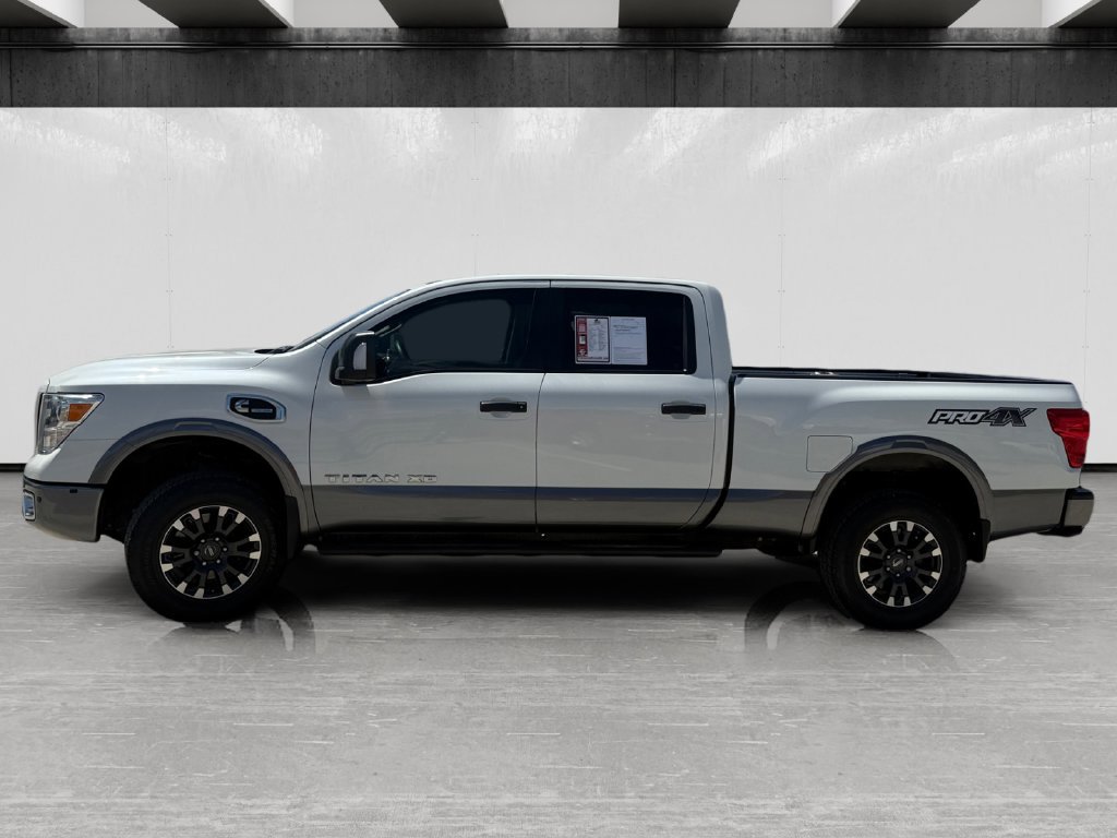 Used 2018 Nissan Titan PRO-4X w/ Pro-4x Convenience Package AWD/4WD image 2