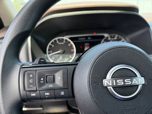 Used 2023 Nissan Rogue SV AWD/4WD image 16