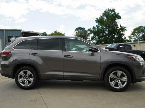 Used 2019 Toyota Highlander Limited FWD image 3