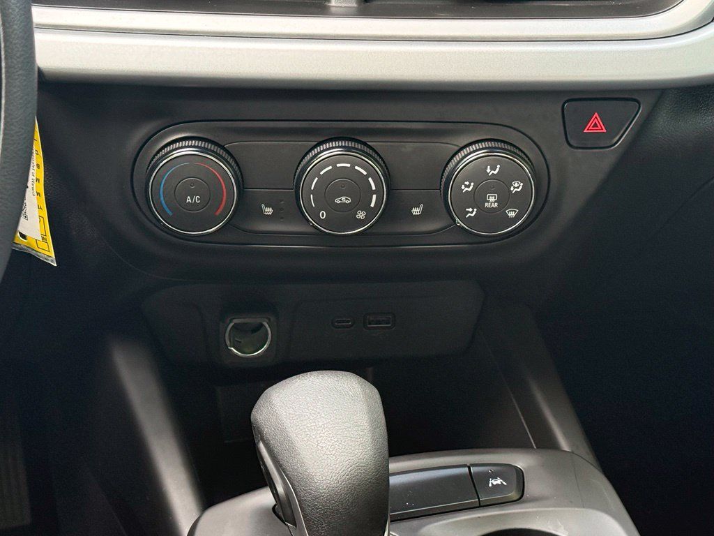 Used 2024 Chevrolet Trax LS w/ LS Convenience Package FWD image 19