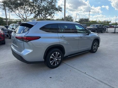 Used 2022 Toyota Highlander XLE image 5