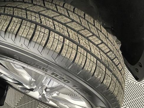 Used 2024 Toyota Highlander Limited image 31