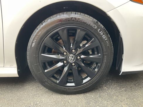 Used 2018 Toyota Camry LE FWD image 11