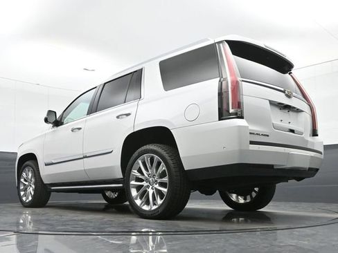 Used 2019 Cadillac Escalade Luxury image 38