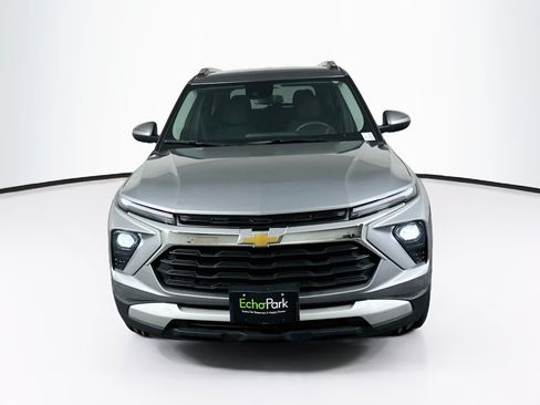 Used 2025 Chevrolet TrailBlazer LT AWD/4WD image 2
