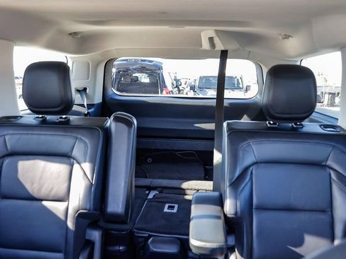 Used 2025 Lincoln Navigator Reserve AWD/4WD image 27