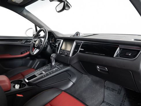 Used 2016 Porsche Macan S w/ Infotainment Package image 27