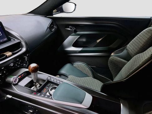 Used 2024 Aston Martin Valour RWD image 24