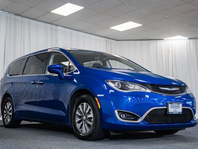 Used 2020 Chrysler Pacifica Touring w/ Cold Weather Group