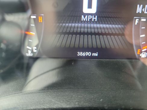 Used 2023 Dodge Challenger SXT image 28