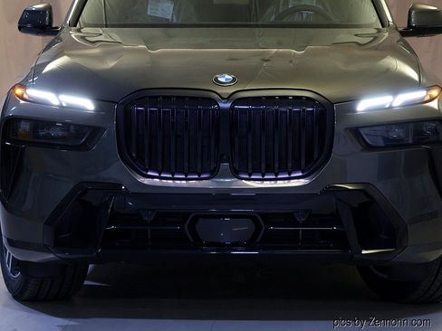 Used 2027 BMW X7 xDrive40i w/ M Sport Package AWD/4WD image 6