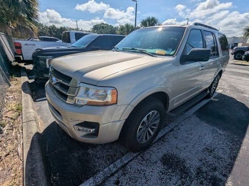 Used 2017 Ford Expedition XLT w/ Equipment Group 202A RWD image 3