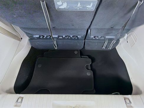 Used 2019 Chrysler Pacifica Touring-L FWD image 16