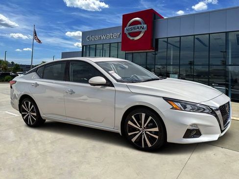 Used 2021 Nissan Altima 2.5 Platinum image 1