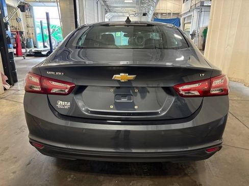 Used 2020 Chevrolet Malibu LT w/ Leather Package FWD image 5