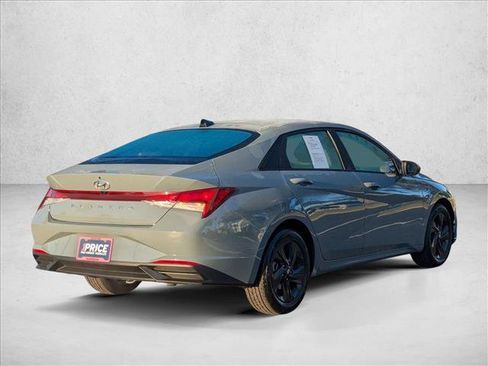 Used 2023 Hyundai Elantra SEL image 5