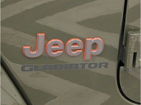 Used 2022 Jeep Gladiator Mojave w/ Trailer Tow Package AWD/4WD image 6